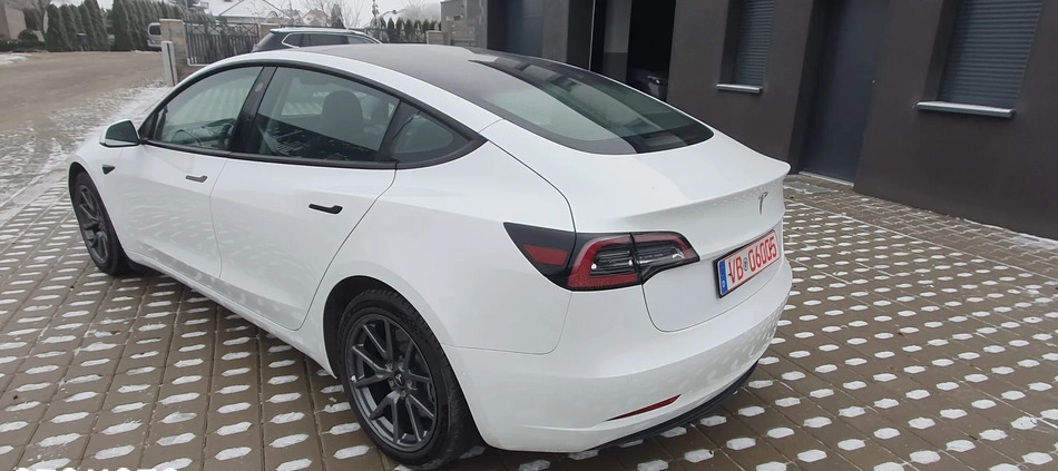 Tesla Model 3 cena 128000 przebieg: 11000, rok produkcji 2021 z Gliwice małe 121